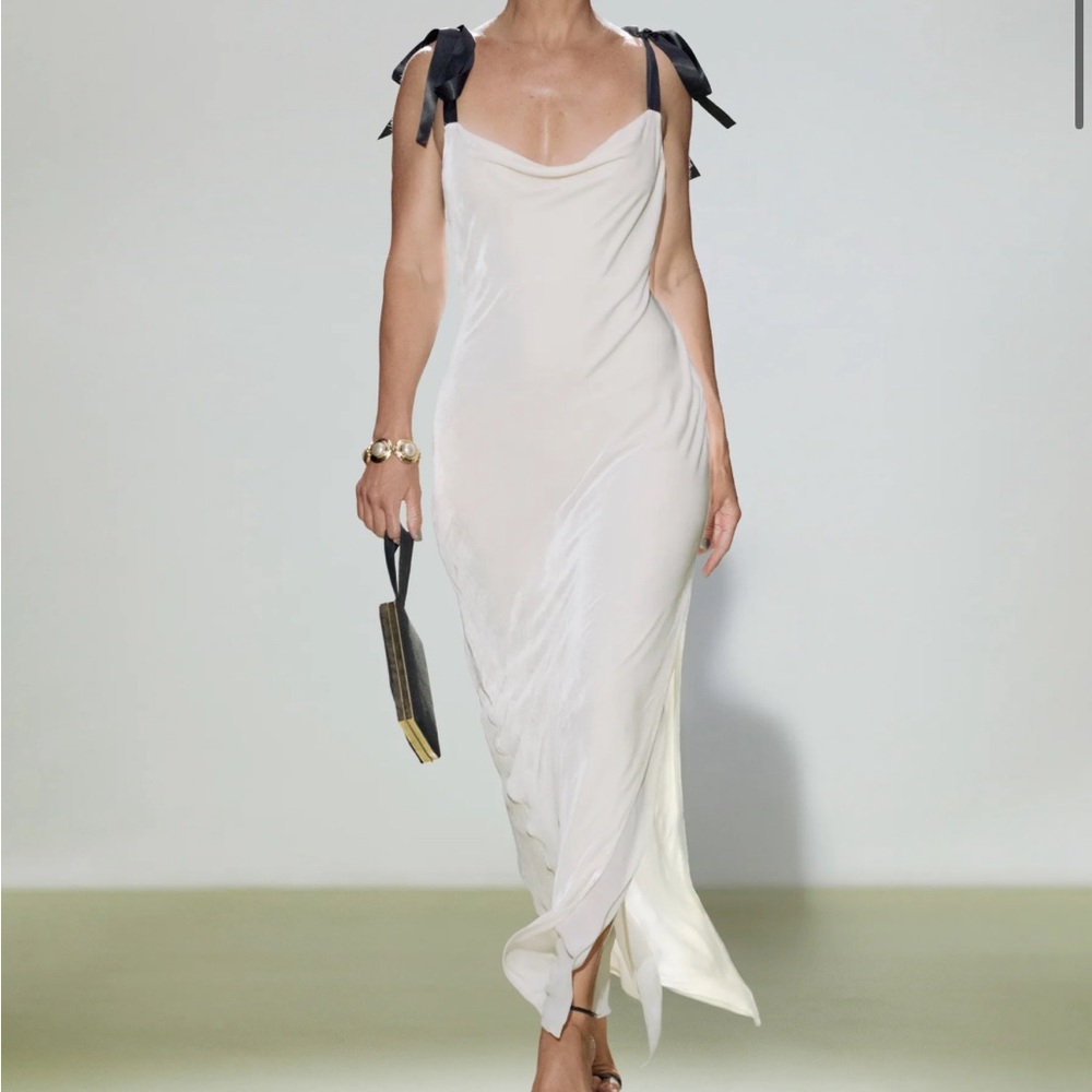 Reformation Nya Velvet Dress in Fior Di Latte MP